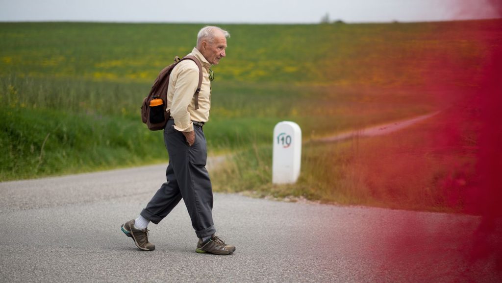 À 84 ans il traverse la France à pied : « Juin est le seul mois où je me lance »