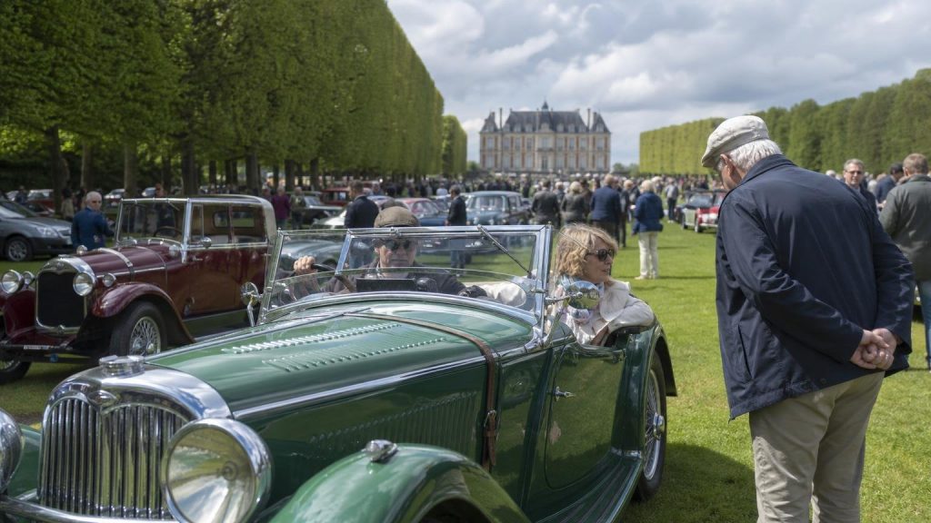 Plus de 350 véhicules dʼépoque réunis ce dimanche au parc de Sceaux près de Paris