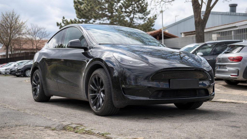 Payé 52 000 € neuf en 2023 son Tesla Model Y est repris 21 000 € trois ans plus tard : une décote que personne nʼavait vue venir