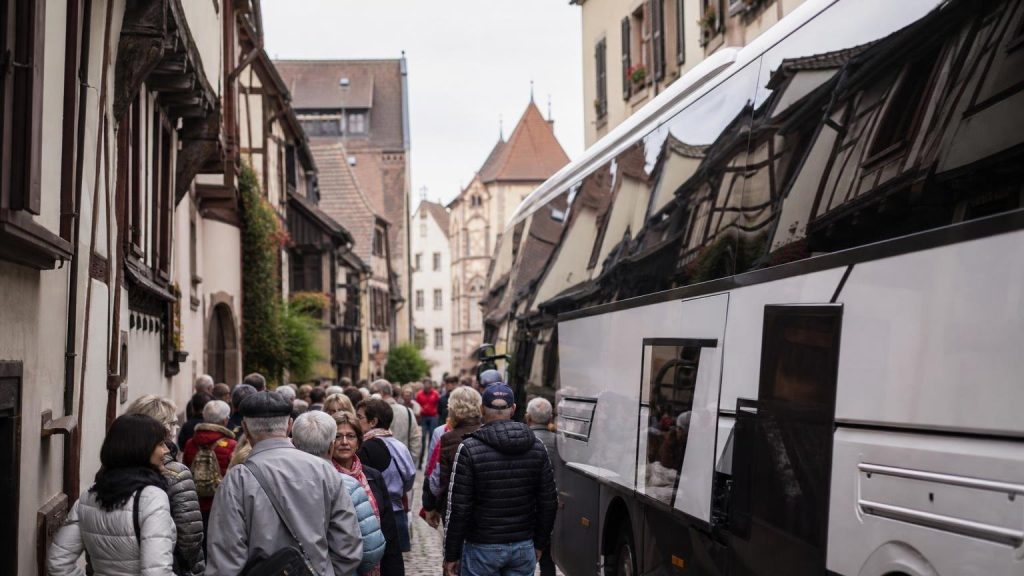 Ce village de la route des vins est en train de devenir le nouveau piège à touristes de lʼAlsace : à la rentrée les cars y arrivent avant les vendangeurs